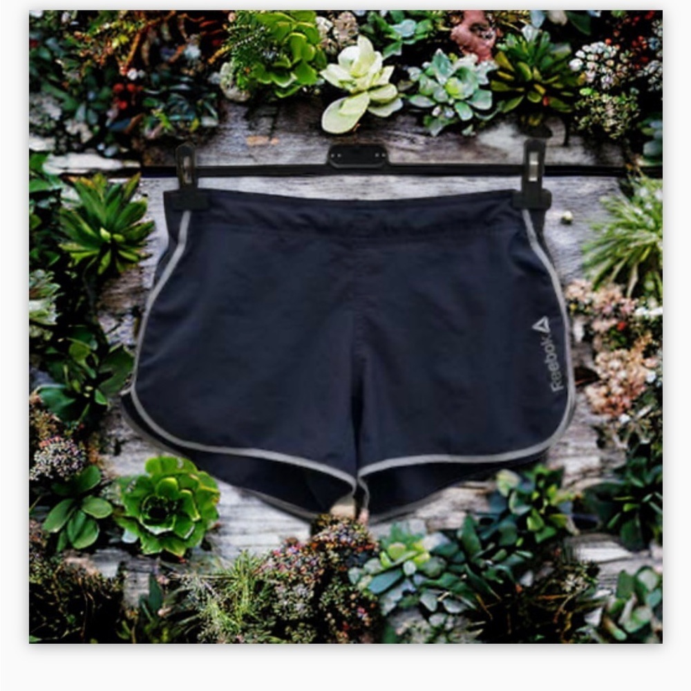 Reebok short-Black with Grey Detail -Sz S excellent shape -worn once🍂 - Picture 7 of 14